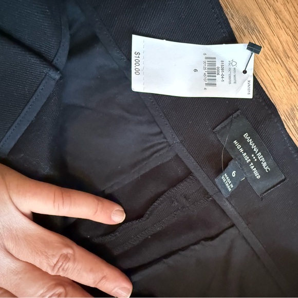 Banana Republic Women’s Black Chino - Picture 2 of 3